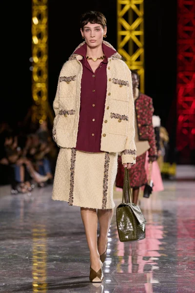 Look 11